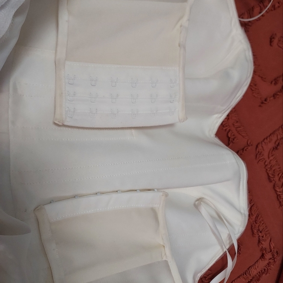 Ellis Bridal 2011 Collection - 1950's knee length Wedding dress - Picture 7 of 12